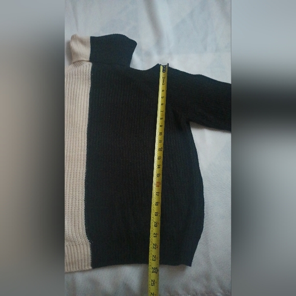 BIBI Color Block Mock Neck Sweater With Cold Shoulder Women's Size XL NWT - Picture 8 of 11